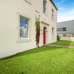 Daire 2 Bed In Oc-m32942 *
